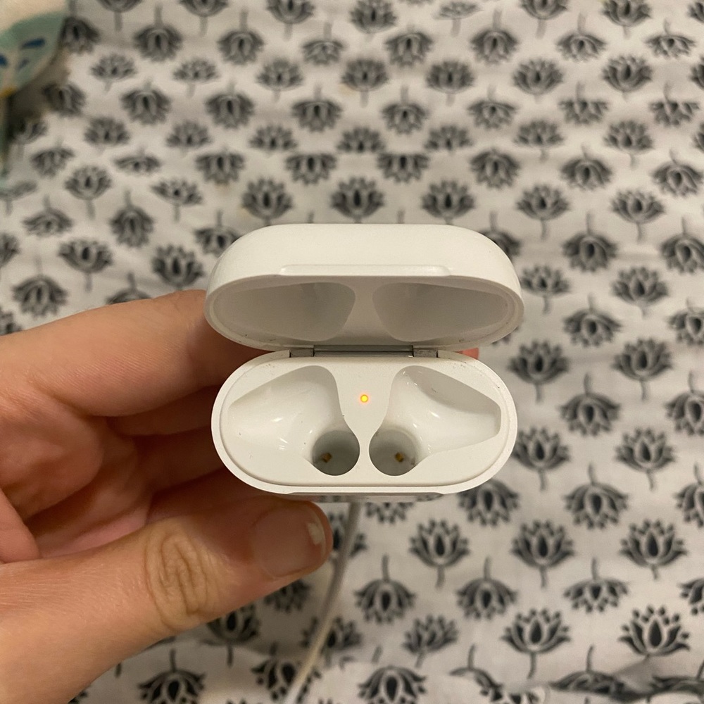 Second generation apple airpod case - Picture 5 of 5